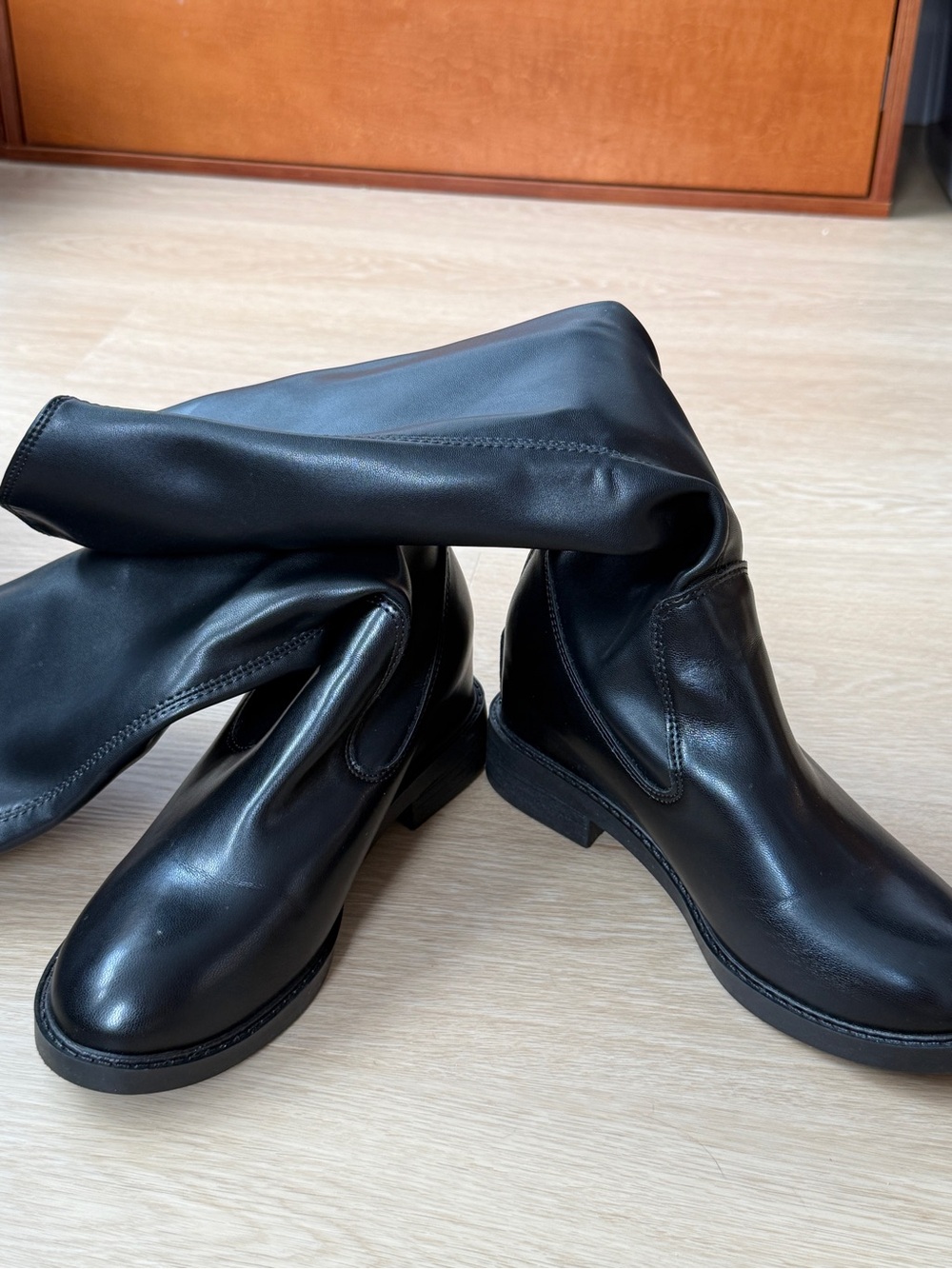 Women's Knee Black Leather Boots - Classic Sleek Style